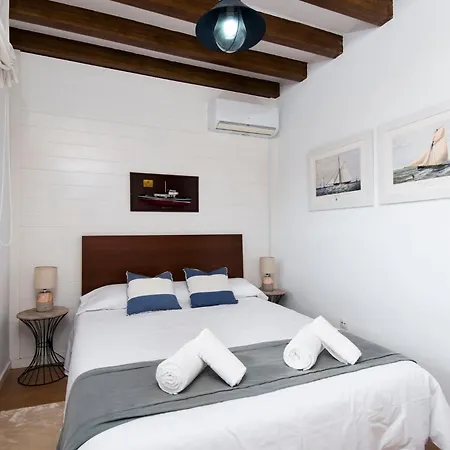 Queen Of The Ocean Villa: Stately Style House With Pool Holiday home