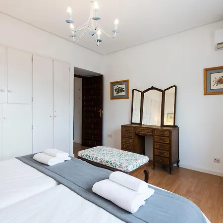 Queen Of The Ocean Villa: Stately Style House With Pool Holiday home Malaga