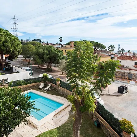 Queen Of The Ocean Villa: Stately Style House With Pool Holiday home *