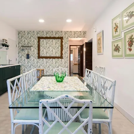 Queen Of The Ocean Villa: Stately Style House With Pool * Malaga