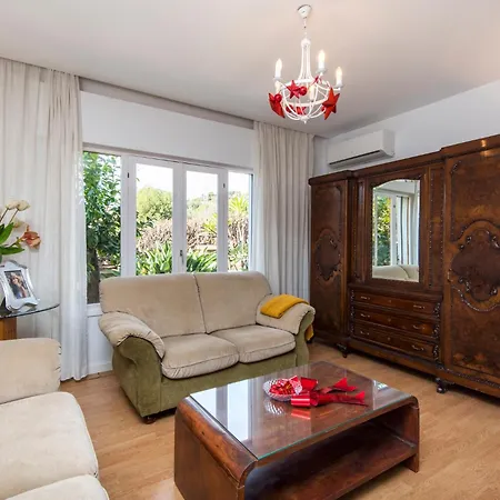 Queen Of The Ocean Villa: Stately Style House With Pool Holiday home Malaga