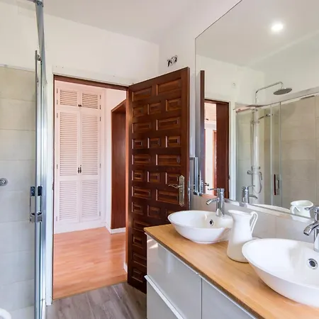 Queen Of The Ocean Villa: Stately Style House With Pool *