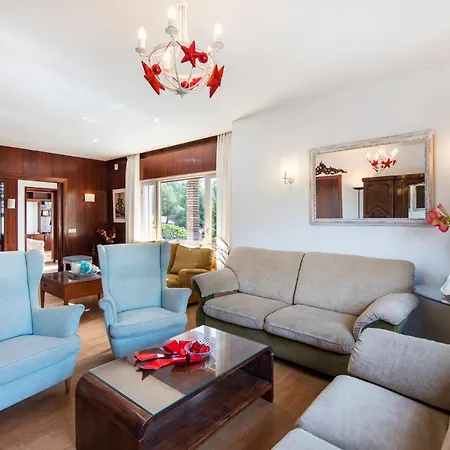 Queen Of The Ocean Villa: Stately Style House With Pool * Malaga