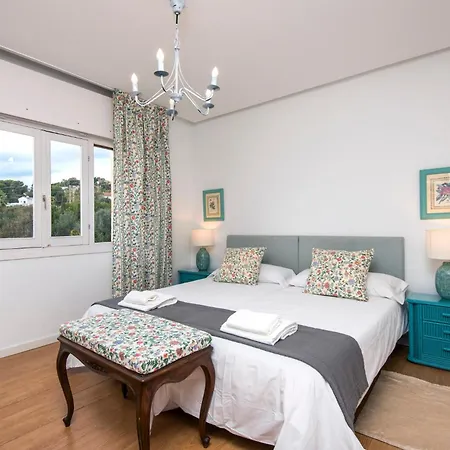 Queen Of The Ocean Villa: Stately Style House With Pool Holiday home Malaga