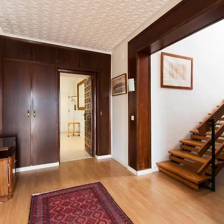 Queen Of The Ocean Villa: Stately Style House With Pool Holiday home *
